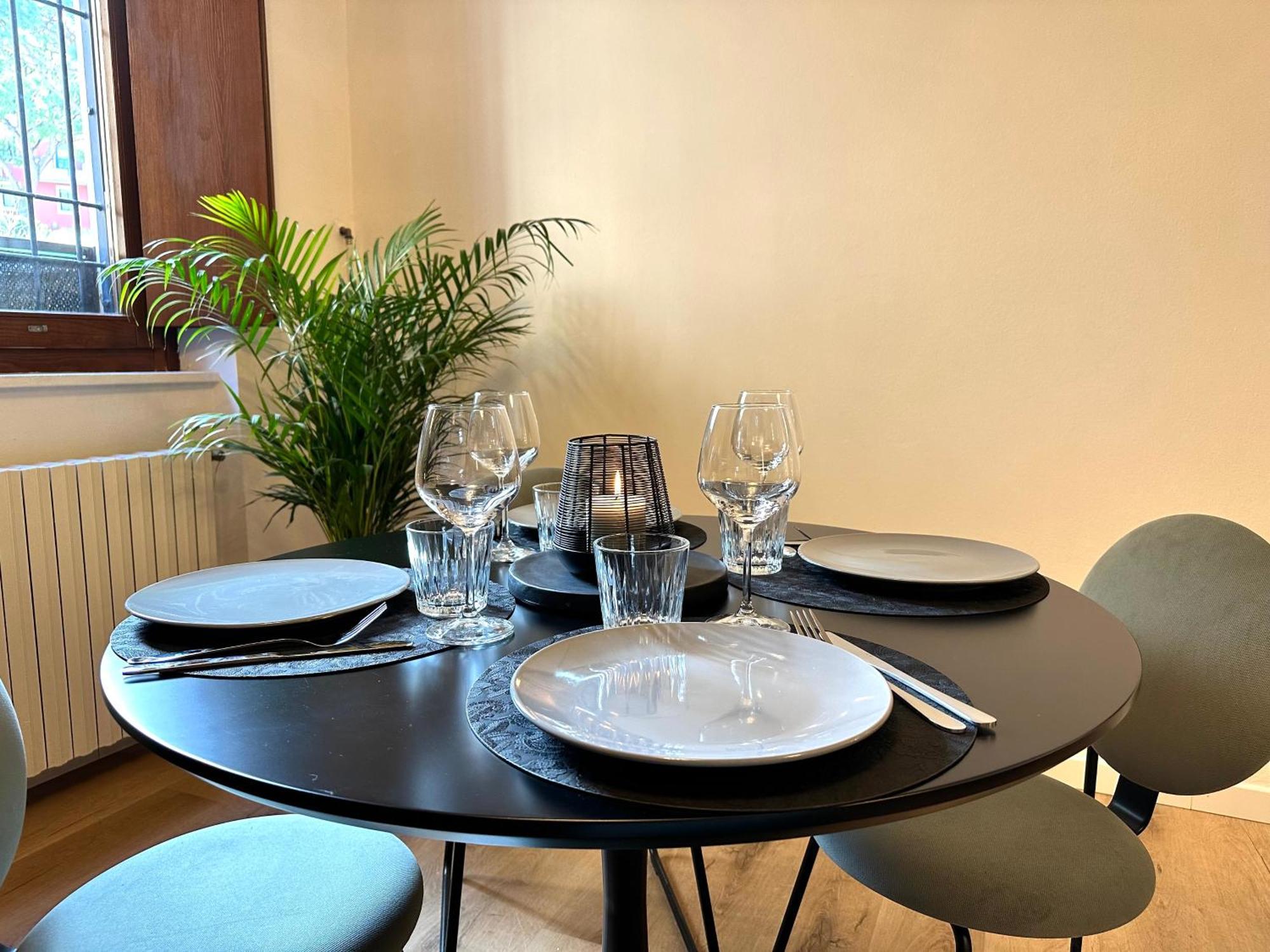 Gioiello Deco Nel Centro Storico Apartment เดเซนซาโนเดลการ์ดา ภายนอก รูปภาพ